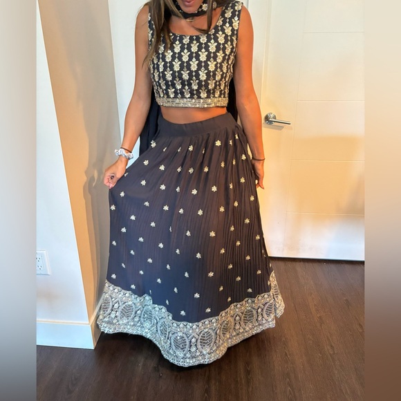Stunning Navy Blue and silver Lehenga - Size S top & adjustable bottom Lengha - Picture 9 of 10